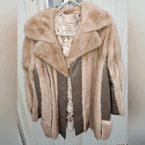 GORGEOUS GENUINE AUTUMN HAZE MINK FUR & GENUINE LEATHER COAT SIZE: Medium-Large - Picture 6 of 14
